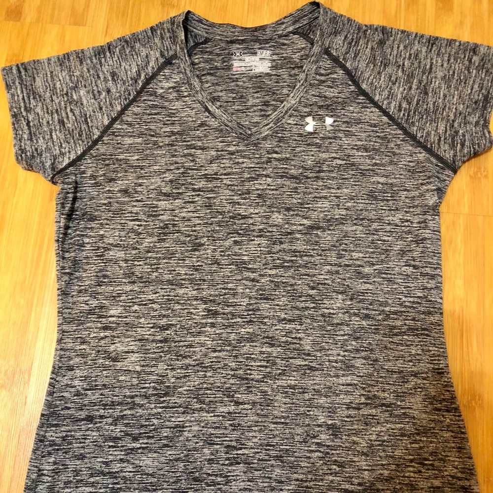 Small Under Armour V-Neck